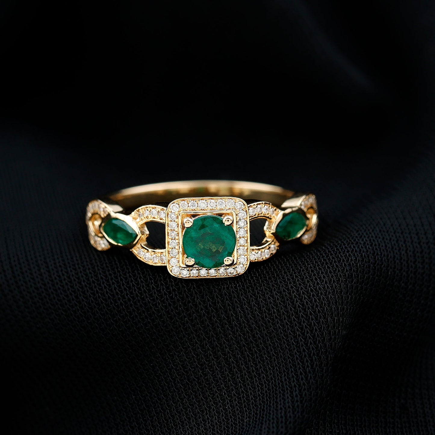 Vintage Style Emerald and Diamond Engagement Ring for Women