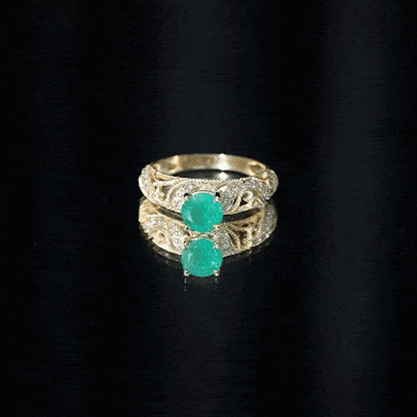 Vintage Looking Emerald and Diamond Engagement Ring for Women
