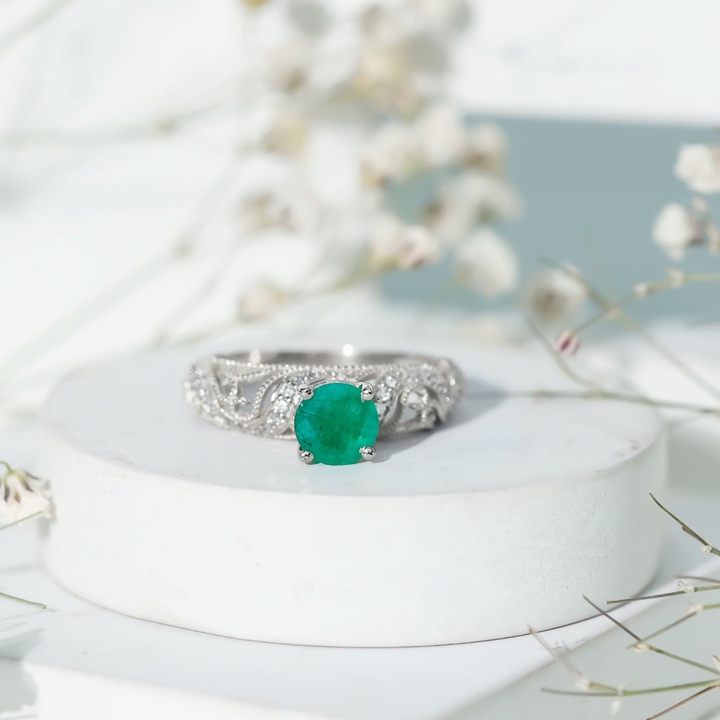 Vintage Looking Emerald and Diamond Engagement Ring for Women
