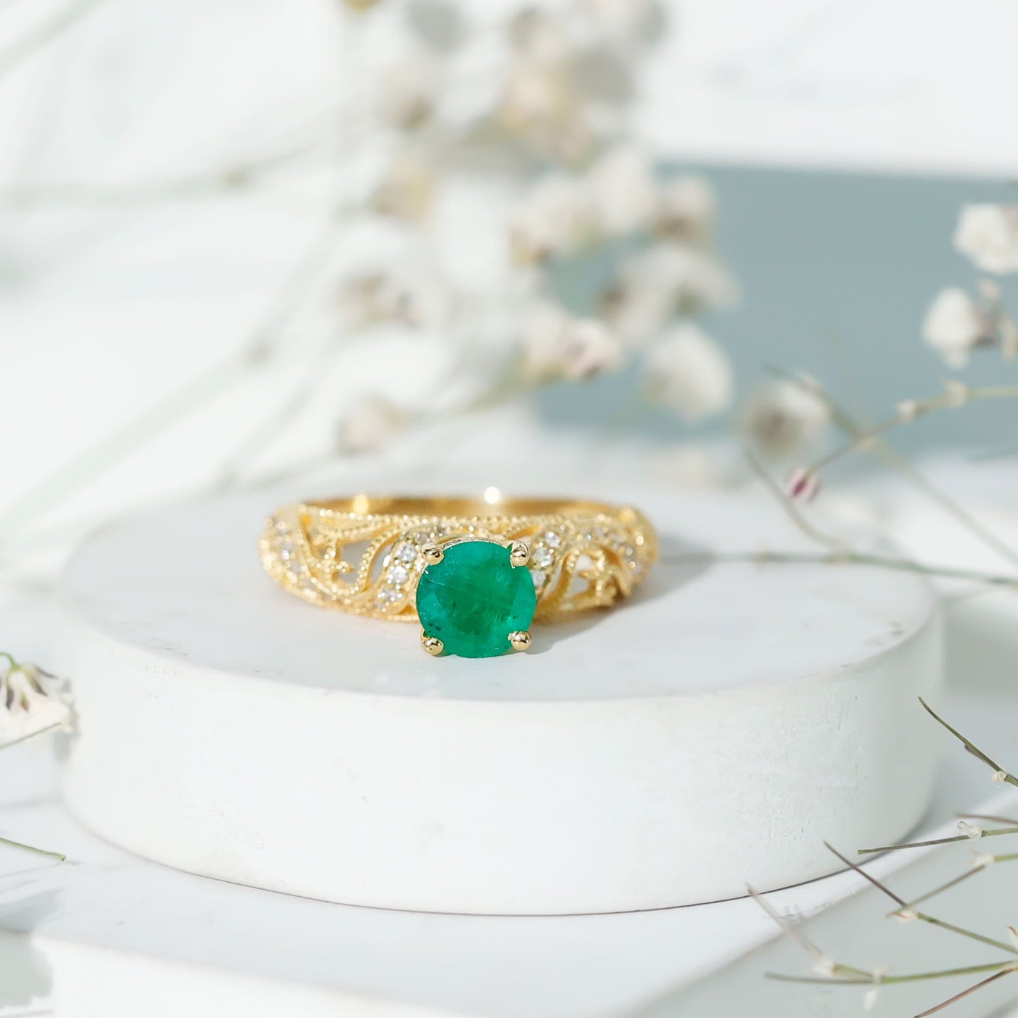 Vintage Looking Emerald and Diamond Engagement Ring for Women