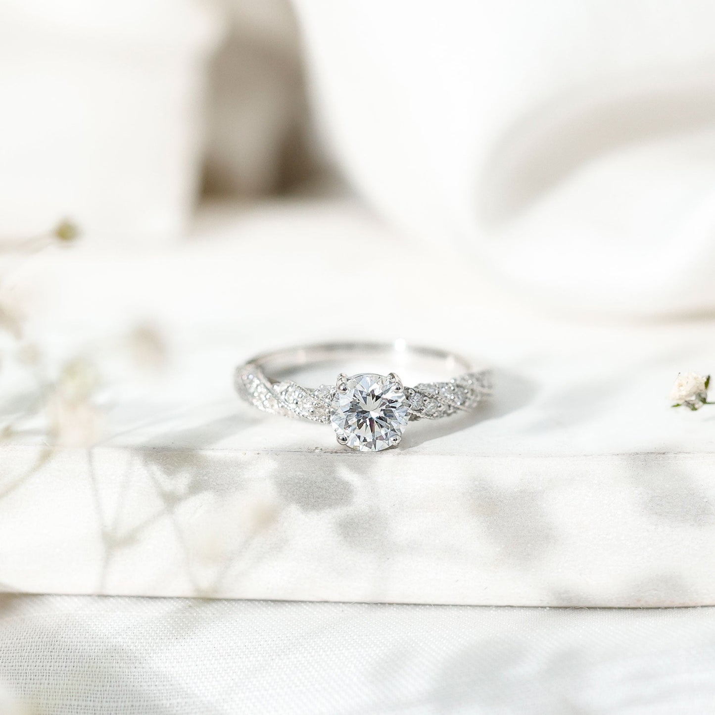Round Shape Lab Grown Diamond Solitaire Engagement Ring