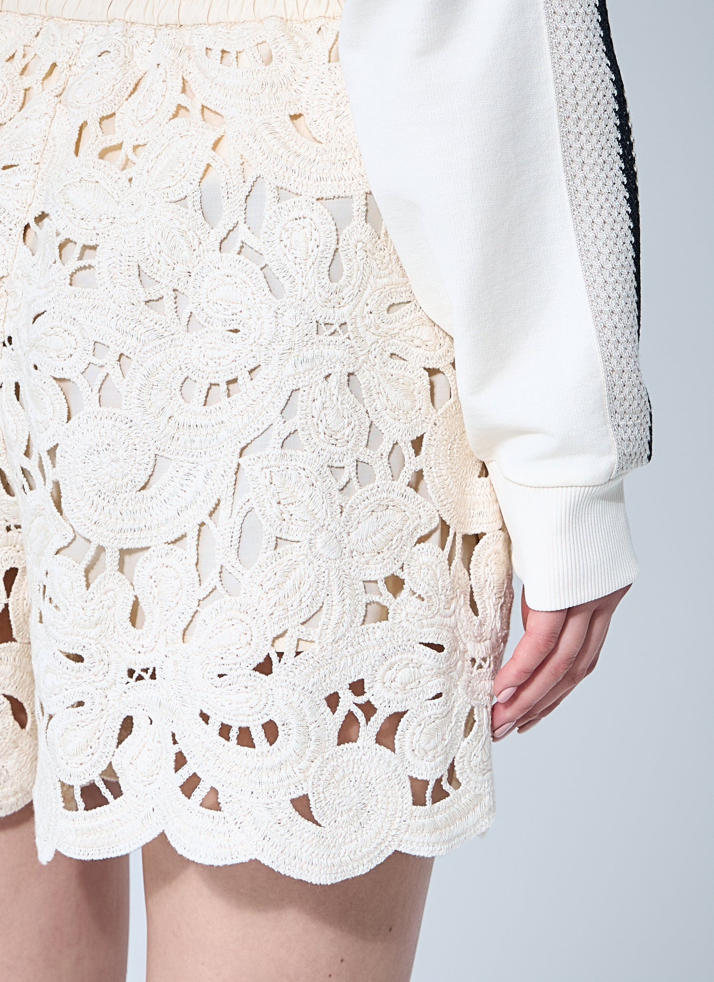 Moncler Women Embroidery Anglaise Shorts